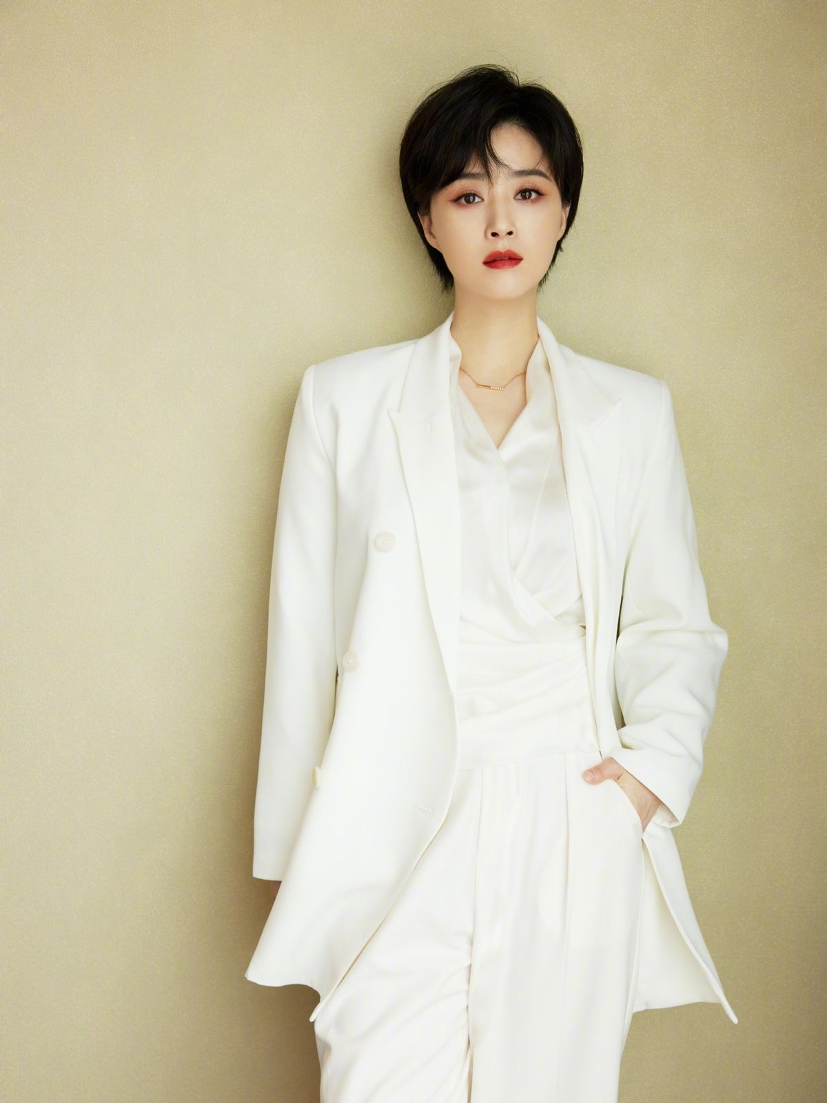 欢乐颂2蒋欣发型图片(蒋欣长发短发判若两人) - 赤虎壹号