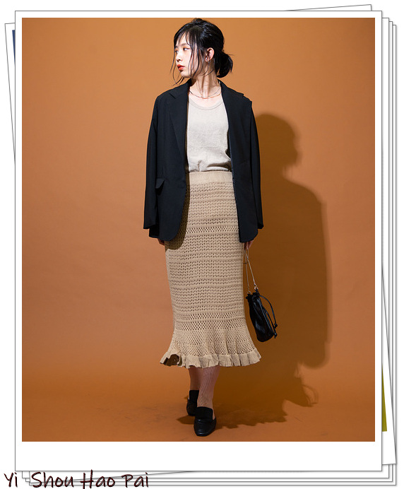 米色半身裙的秋季搭配推荐