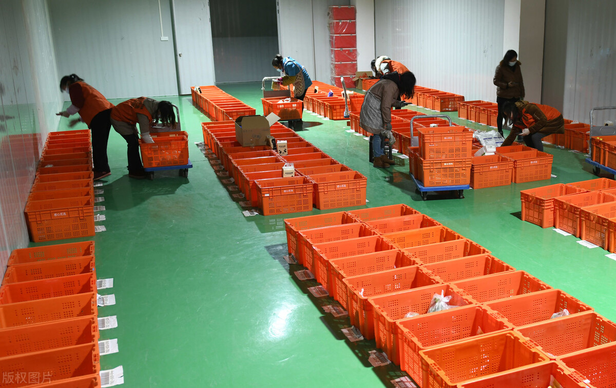 其主要功能是衔接中心仓和团长,有些平台需要网格仓到中心仓提货,有些