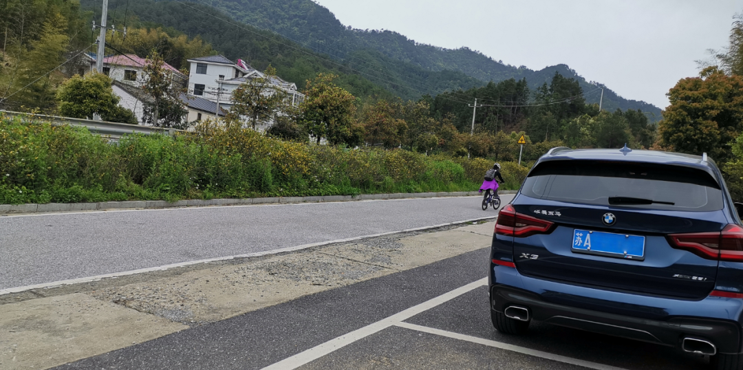 宝马X3跑高速动力够不够？满油续航923km，综合油耗6.2L...