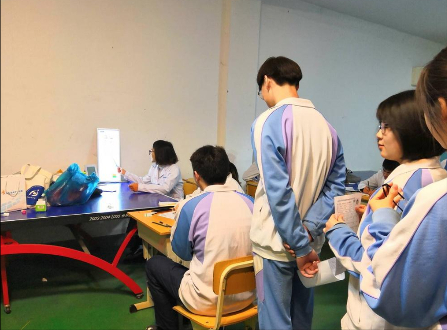 高三学生再翻车，体检医生很无奈，高考体检需要“一丝不挂”？