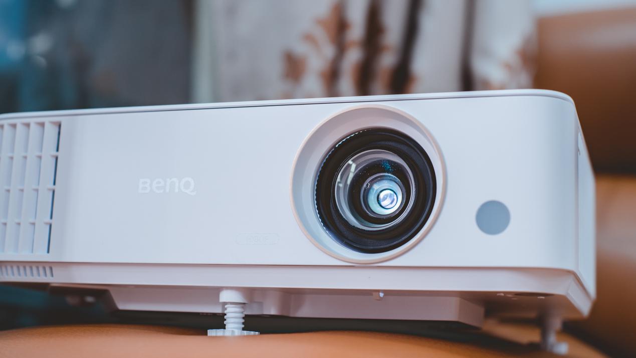 家里适合装投影机吗？你应该问该装哪款投影机