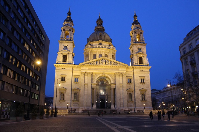 发轫于混沌，受任于宗教：中世纪欧洲大学如何推动城市化进程？