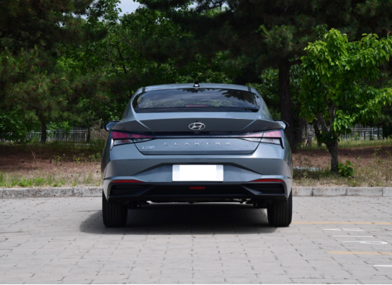 韩系车伊兰特，有着“超跑”的动人外观，起售价9.98万元