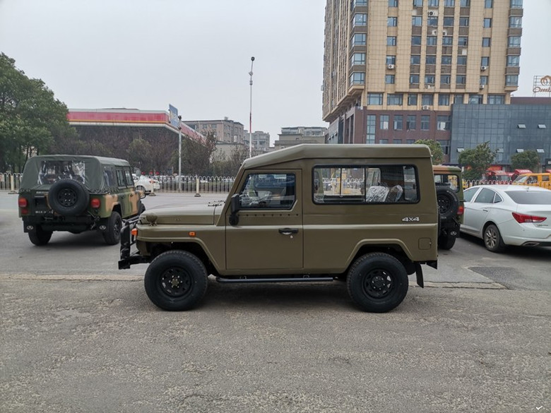 新款bj212三门版到店,外观依然硬核,内饰有突破,三菱动力