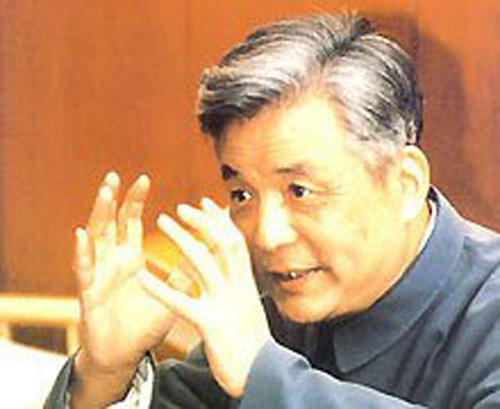 1986年天安门广场,邓稼先一口鲜血喷在英雄纪念碑,7天后与世长辞