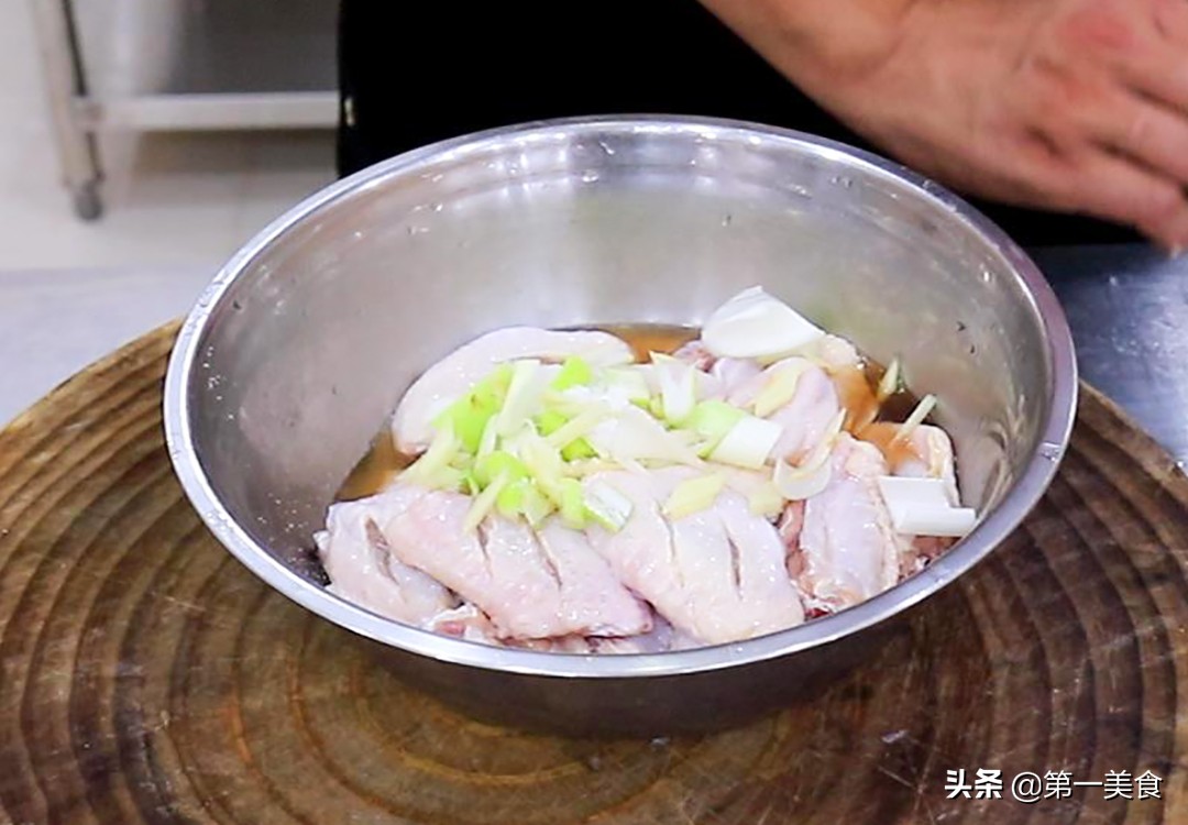 家常可乐鸡翅（学会这个可乐鸡翅的做法香甜不腻天天想吃）