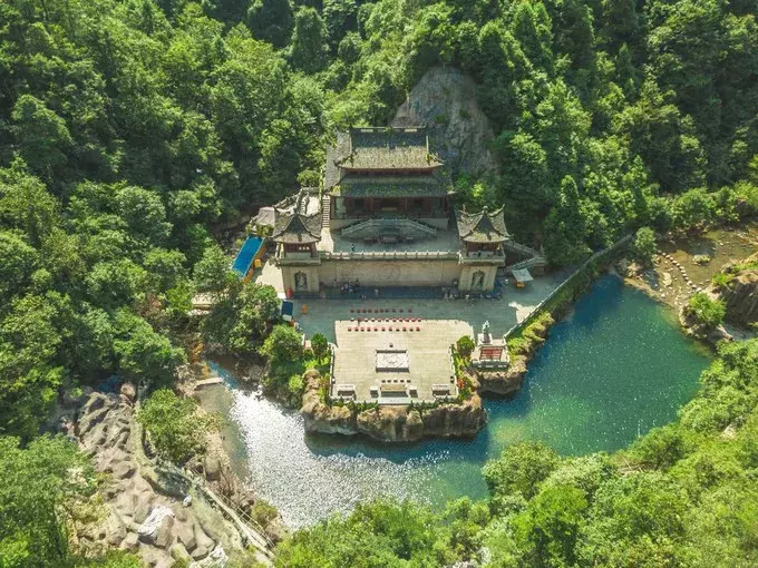 江南最后的秘境,云雾缭绕古寨梯田,美成仙境,成都出发动车直达