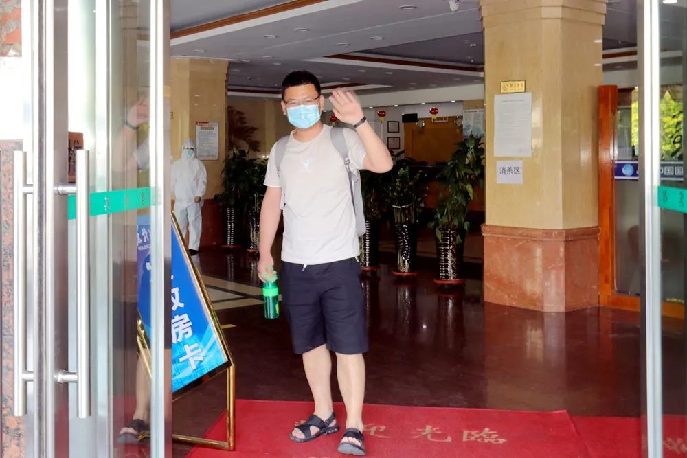 温暖回家路 情真扣人心！我校首批学子平安返校！