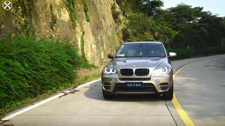 大众途锐pk宝马X5：手握20万选择哪台SUV？