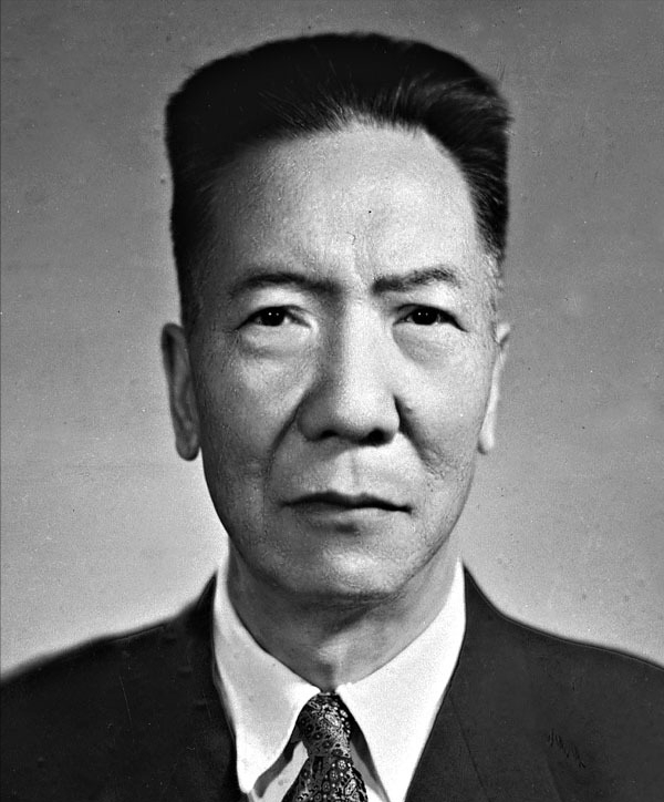 中央三次调陈龙保护毛主席，但都被他拒绝，这是为何？