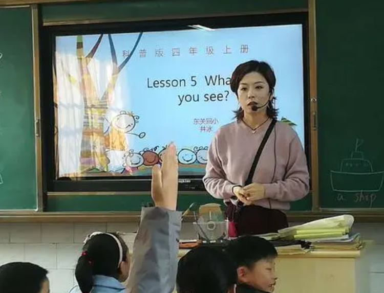 男生最喜爱的“女友”职业排行榜，榜首实至名归，学生心驰神往