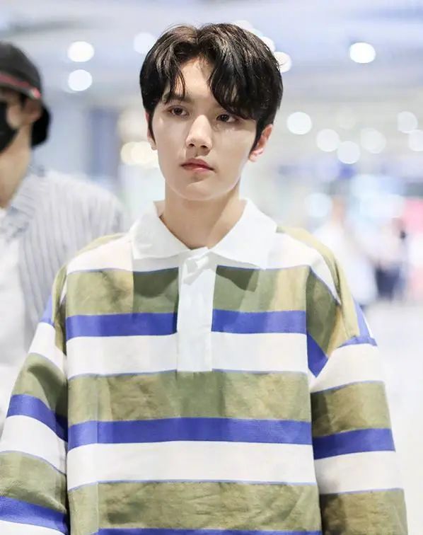 把T恤脫了！換上這件POLO衫，時(shí)髦又好看