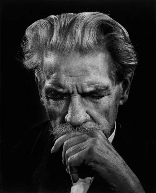 “摄影界伦勃朗”，拍下无数伟大的时代面孔，每一张都充满了故事