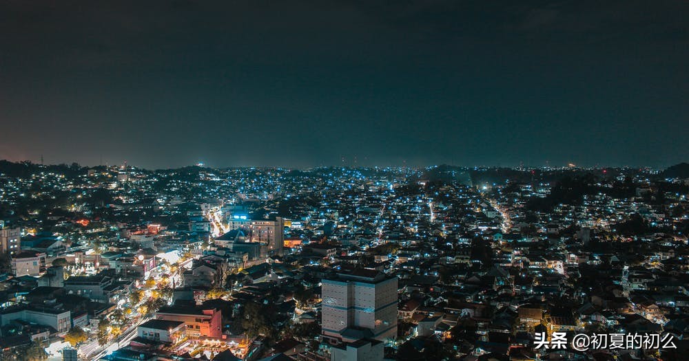 痛到想哭的伤感句子 | 无法愈合的伤，只疼在看不见的地方