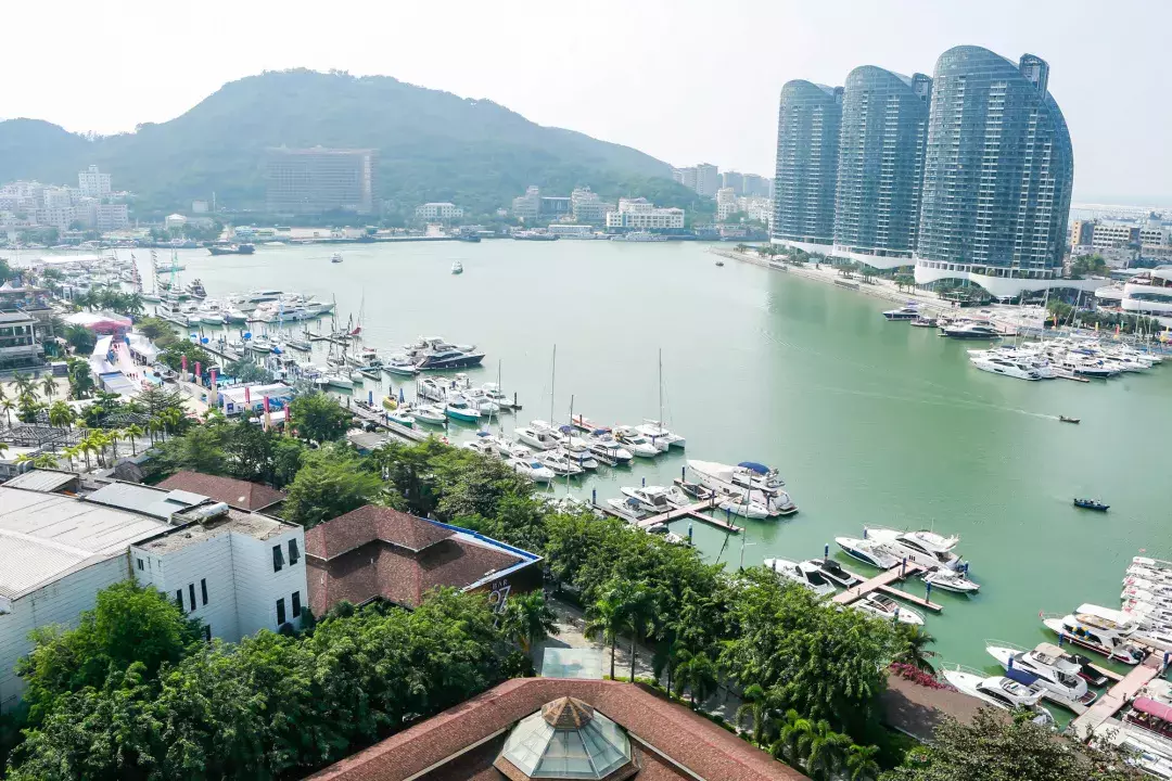 第九届海天盛筵在海南三亚举行！豪车、游艇、公务机呈现海陆空