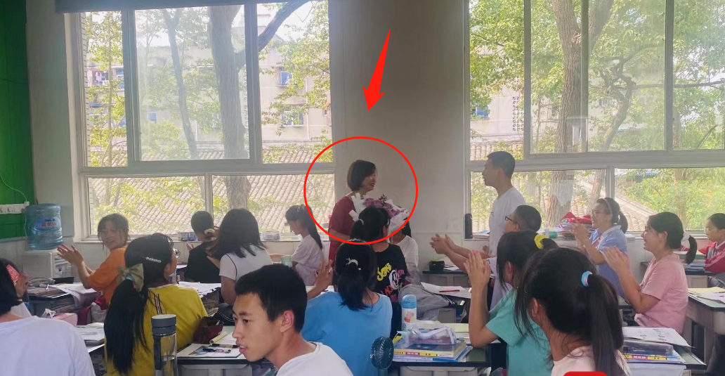 女教师“退休感言”走红，网友：老师幽默起来，比学生还“有梗”