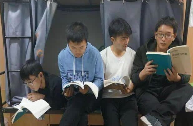 大学宿舍的“潜规则”，处理不好4年生活很难过，新生有必要了解