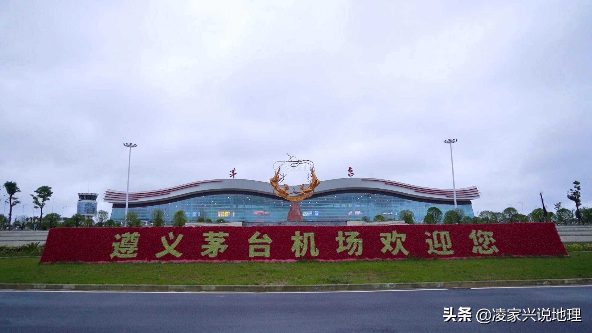 贵州省民航机场发展报告，贵阳区域枢纽设双机场
