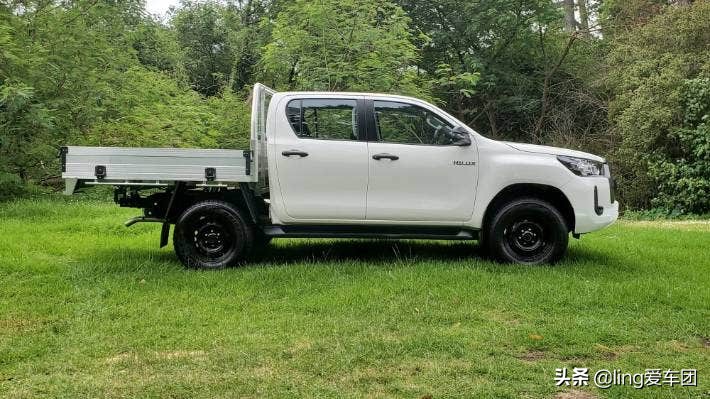 试驾2012年丰田Hilux SR平板皮卡：保留了原始野性