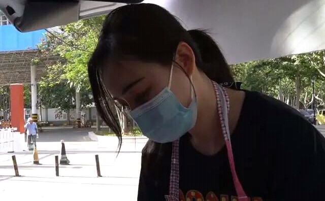 辣妈开奥迪卖凉皮，为陪孩子抛售千万房产：为了儿女，谁不曾辛酸