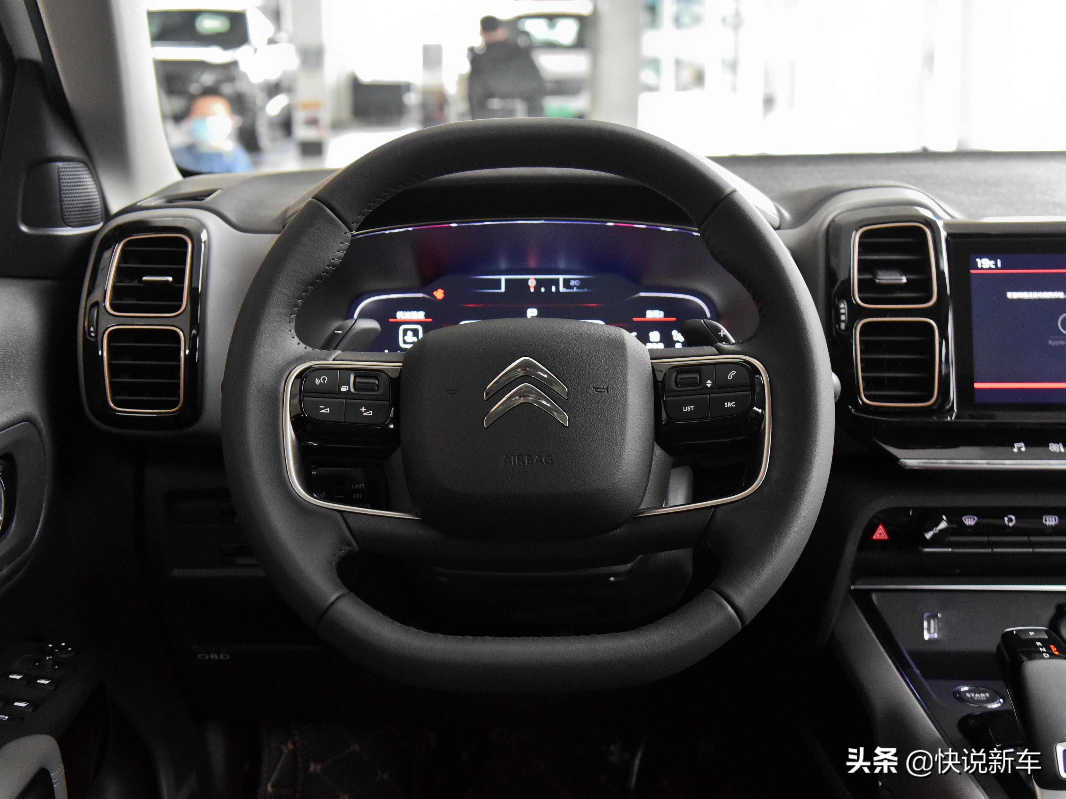 法国合资的紧凑型SUV,比途观L更实用，实拍天逸C5 AIRCROSS
