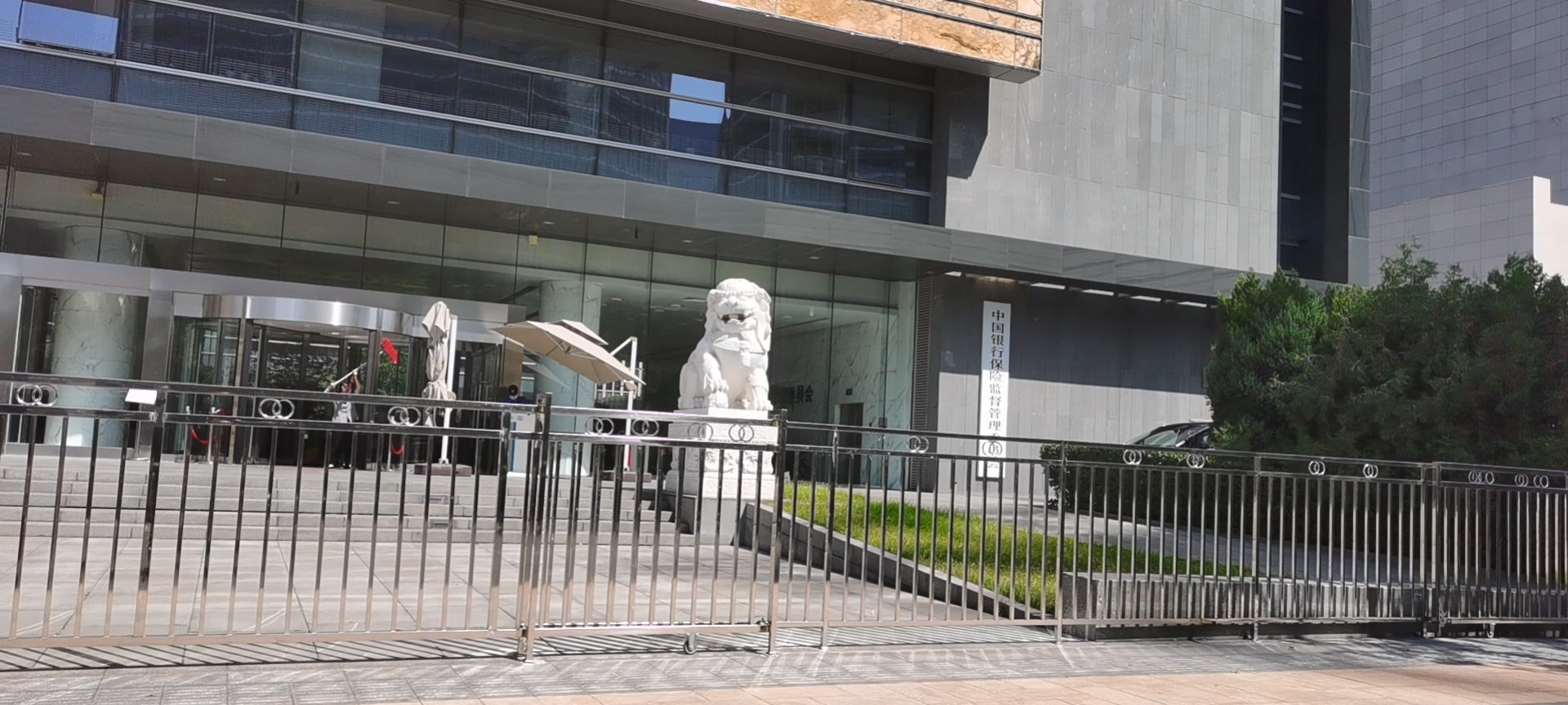 车险应如何降低自身赔付率(车险应如何降低自身赔付率的方法)