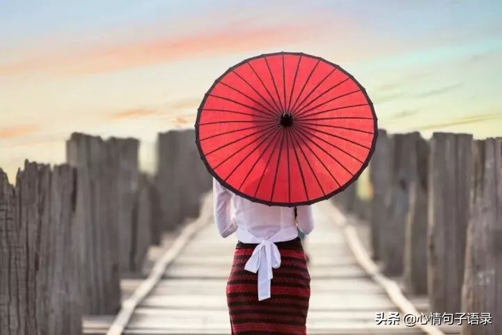 欣赏一个人，始于颜值，敬于才华，合于性格，久于善良，终于人品