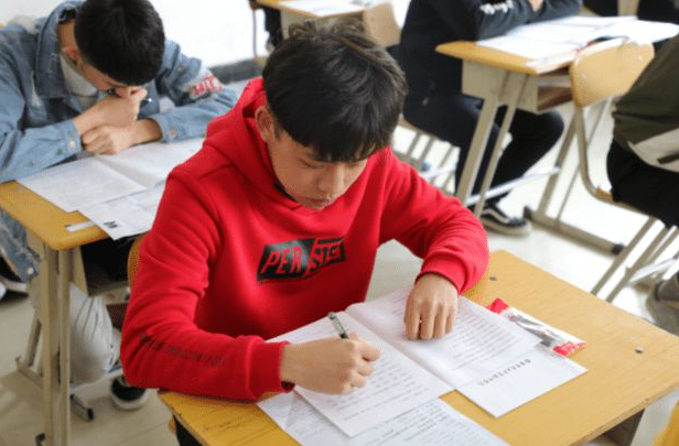 同样是考专科学校，单招进和高考进有区别，别等上了大学才知道