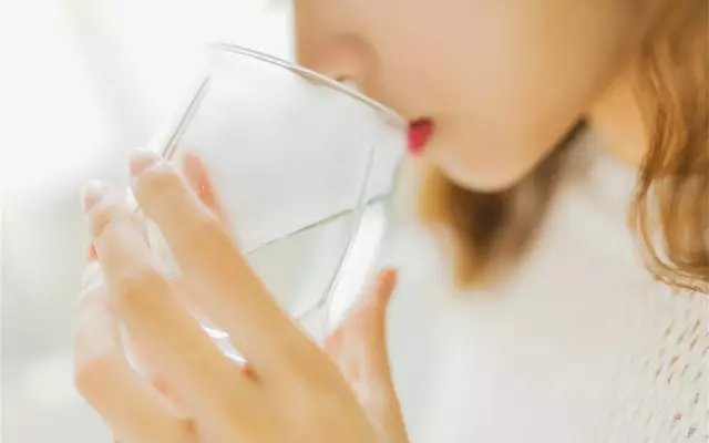 出轨男对妻子吼:“我出轨是情非得已,你爱信不信!”