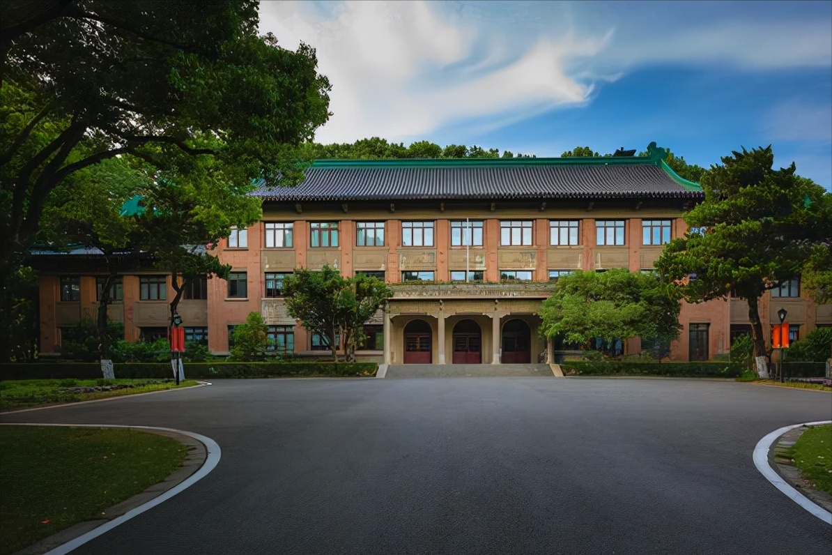 华东地区高校排名出炉，上海交大力压浙大登顶，东南大学仅排第九