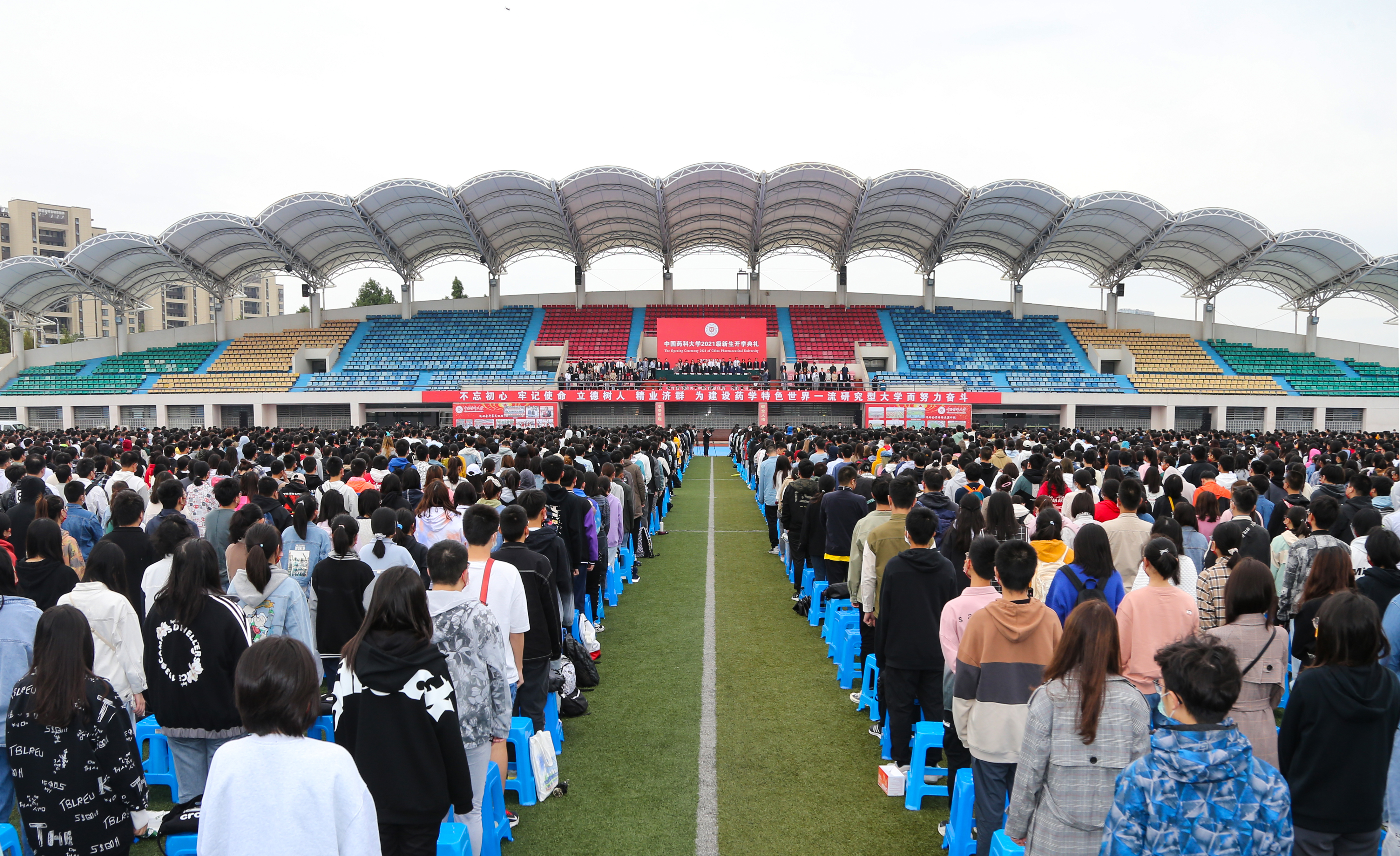 中国药科大学举行2021级新生开学典礼