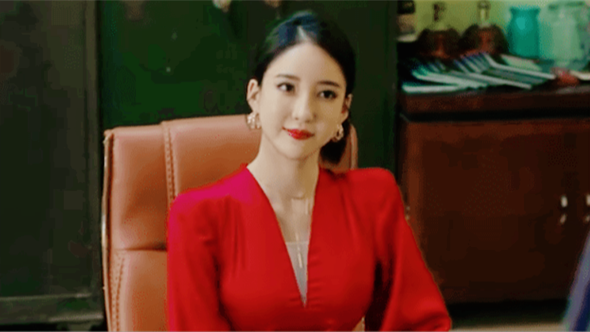 “千万网红”转战娱乐圈，化身赌场美艳老板，身材比韩星优越多了
