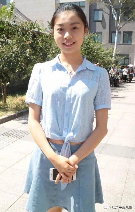 勇夺广东文科高考状元的这位女学霸，一手书法行云流水，让人惊艳