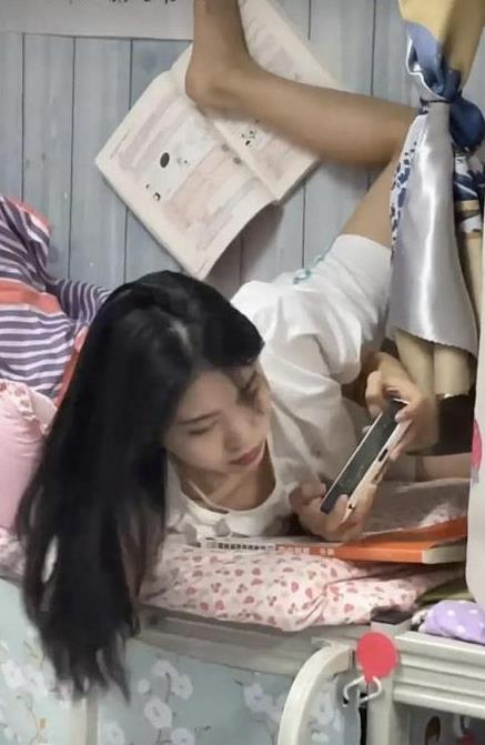 山东一女大学生火了，学习娱乐“两不误”？自创三位一体式学习法