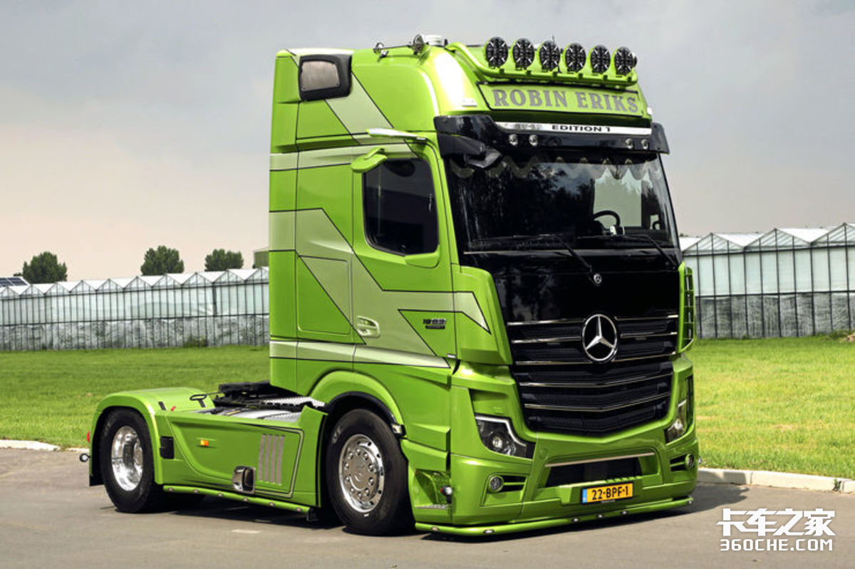 这台奔驰牵引车让卡友玩嗨了