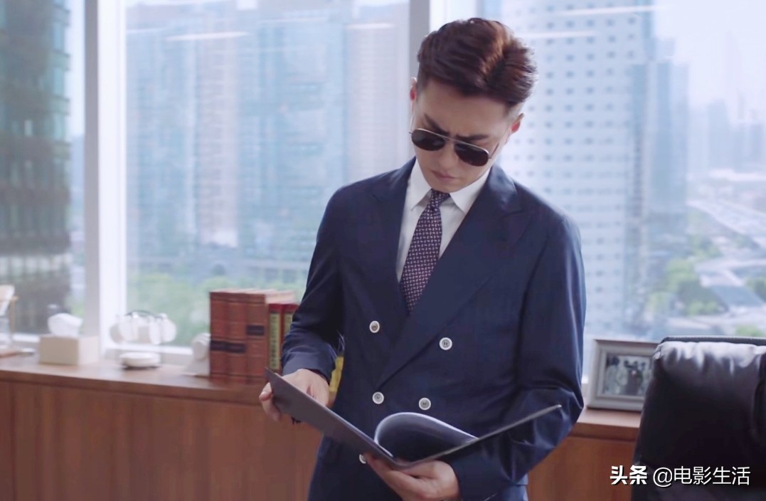 豆瓣评分5.3，《精英律师》致命的伤不止靳东的“装”