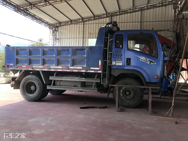 火了10来年的"短屁股"自卸车,只换代过一次,重汽王牌该升级了