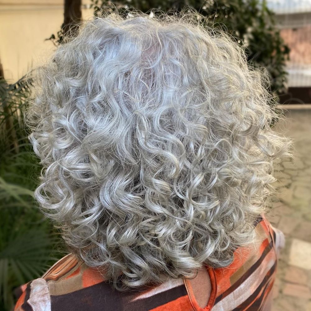 是否烫发取决于发质的蓬松感