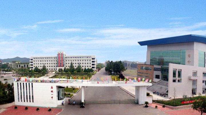 黄冈中学和麻城一中，谁将是未来的黄冈第一？希望学习襄阳模式