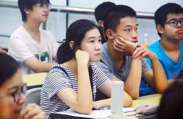 清华大学的“专科”学历很尴尬，含金量不低于985，结果拿不出手