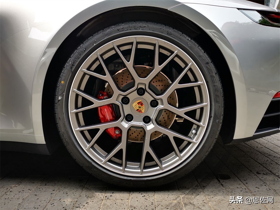 运动实用样样精通的豪华跑车 保时捷 911Carrera S