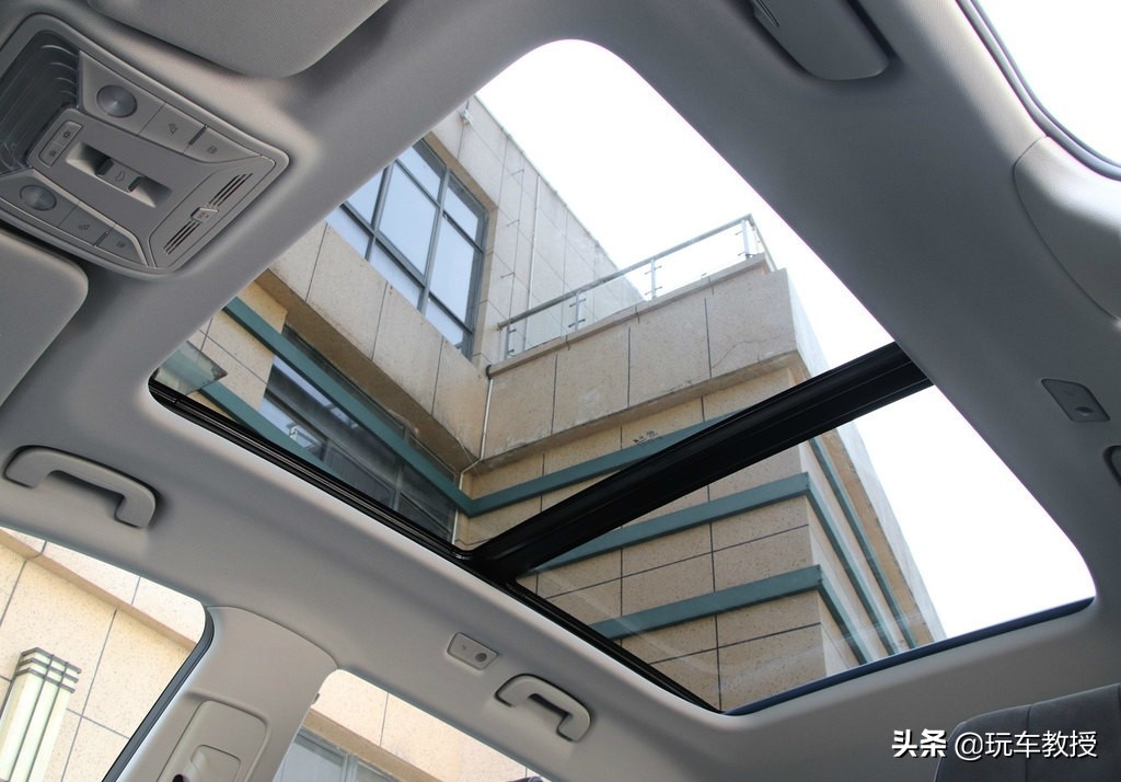 钱多人傻？红旗HS5月销近万 网友：真的比探岳好吗？
