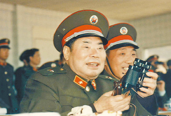 1979年昆明军区临战换将，谁接任王必成？毛主席爱将担任最合适