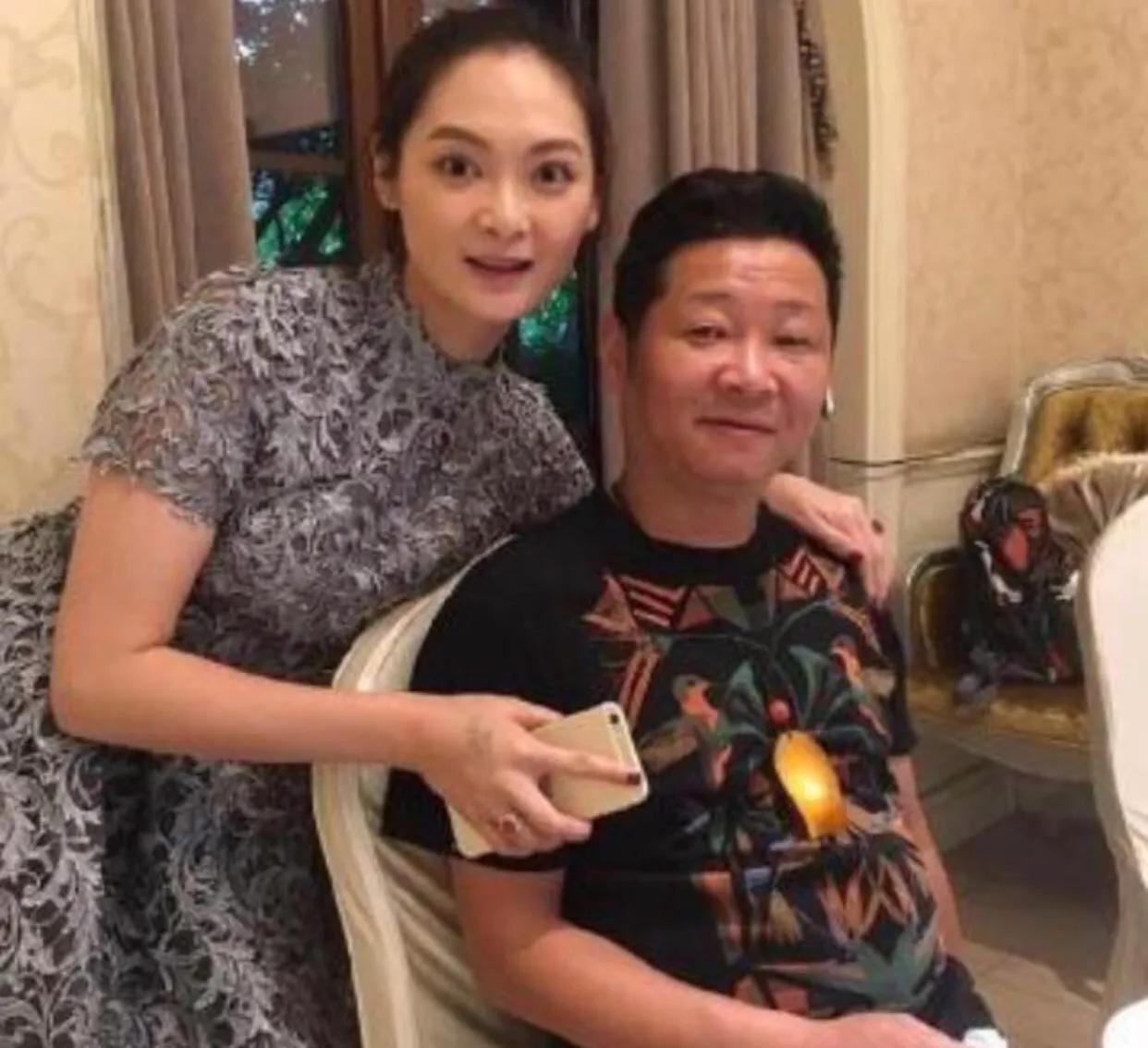 3位丑男演员,娶的老婆咋个个都那么好看?