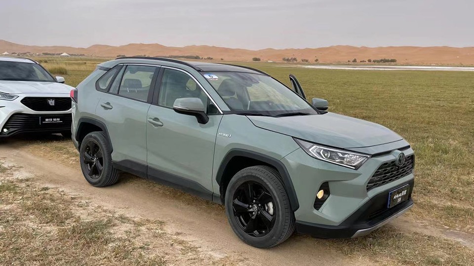 丰田RAV4荣放混动版沙漠试驾：城市SUV的极限挑战