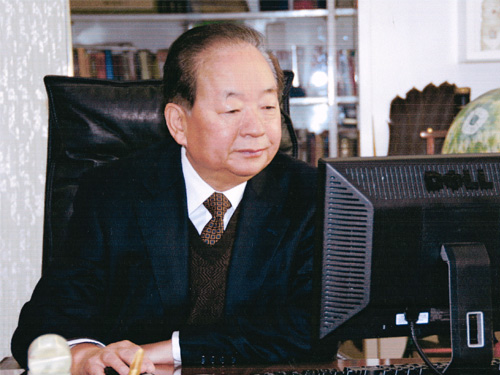 他12岁参军，官至副国级，为官清廉，子女无一人从政，个个出息