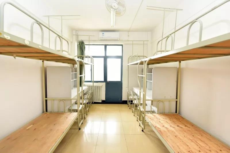 坐拥亚洲最大的连体教学楼，网红美食吃不完，西安这高校火了！