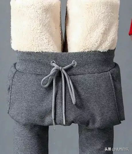 最近又火了一种加绒裤，叫“雪地裤”，下雪天出门不冻腿，贼舒服