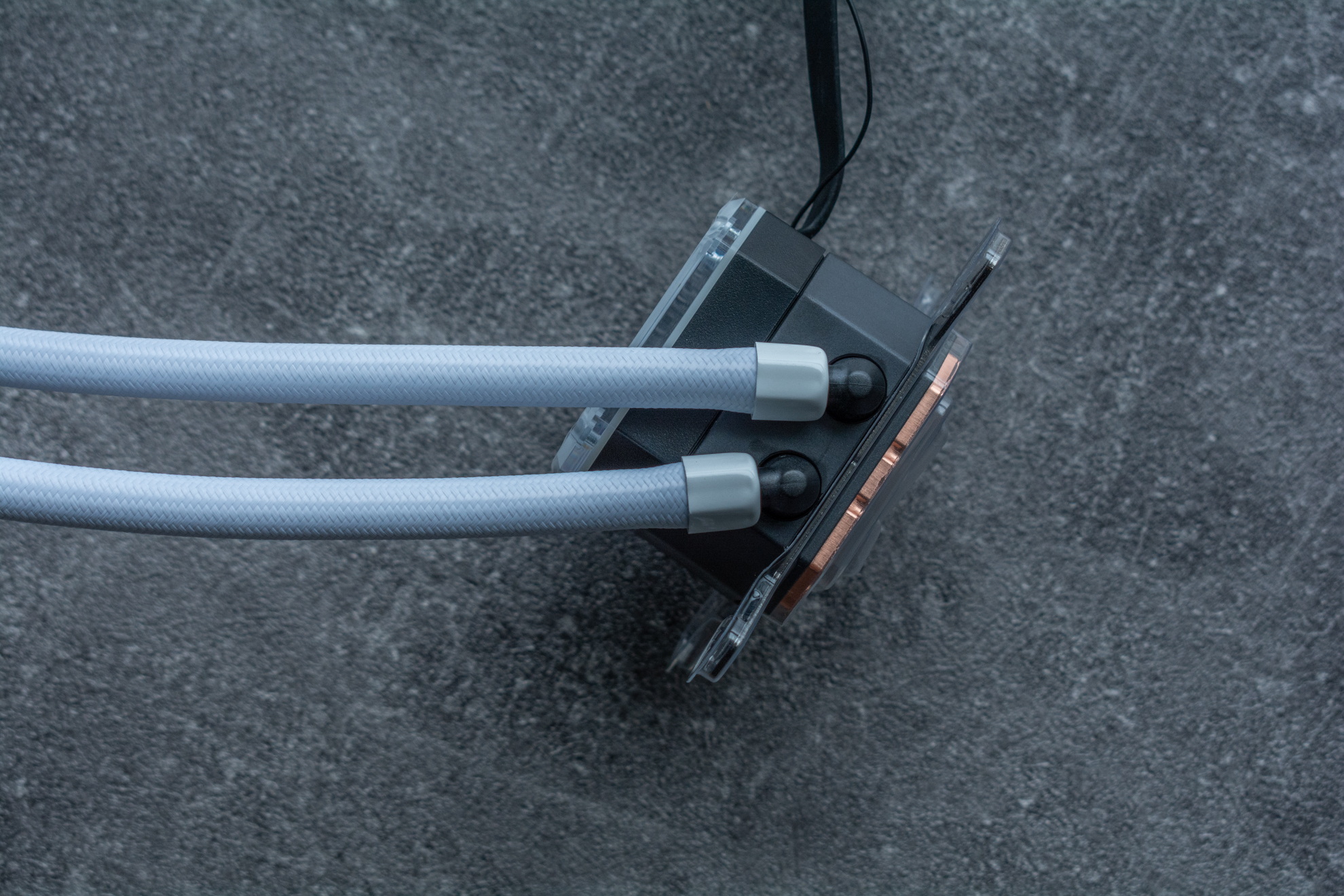 白色机箱怎么选散热，美商海盗船这款白色水冷值得拥有